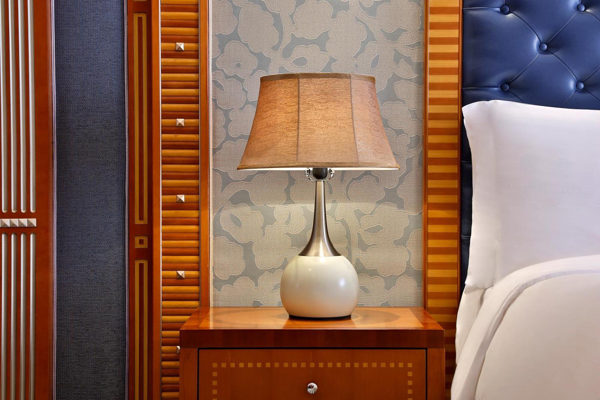 Hotel The Ritz-Carlton Dschidda Exterior foto A table lamp