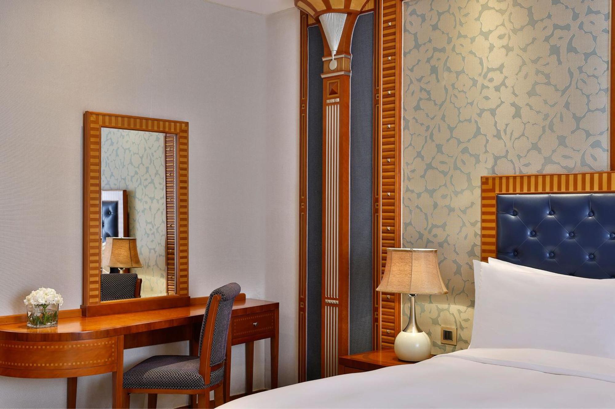 Hotel The Ritz-Carlton Dschidda Exterior foto A bedroom at the hotel
