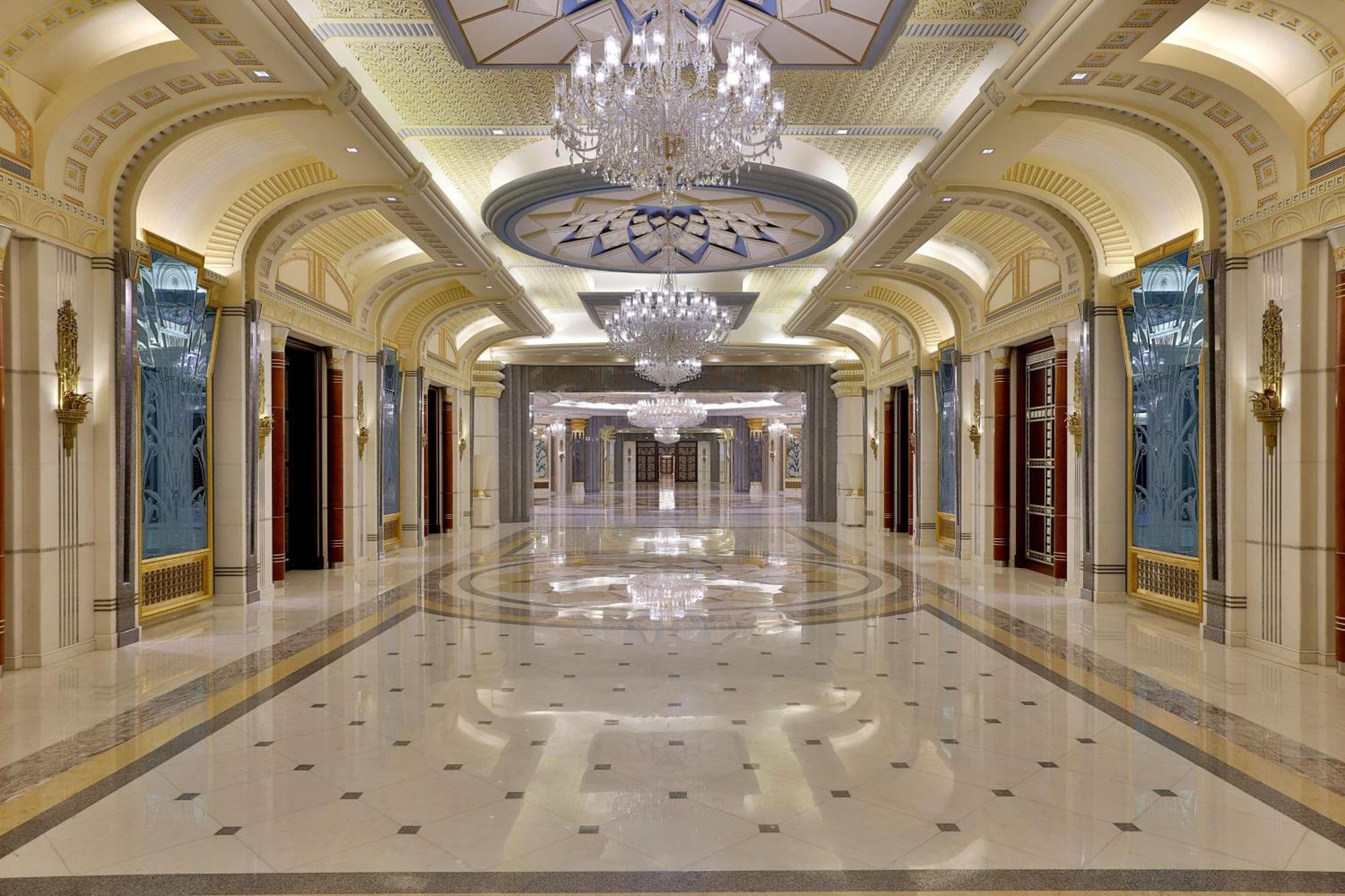 Hotel The Ritz-Carlton Dschidda Exterior foto The interior of the hotel