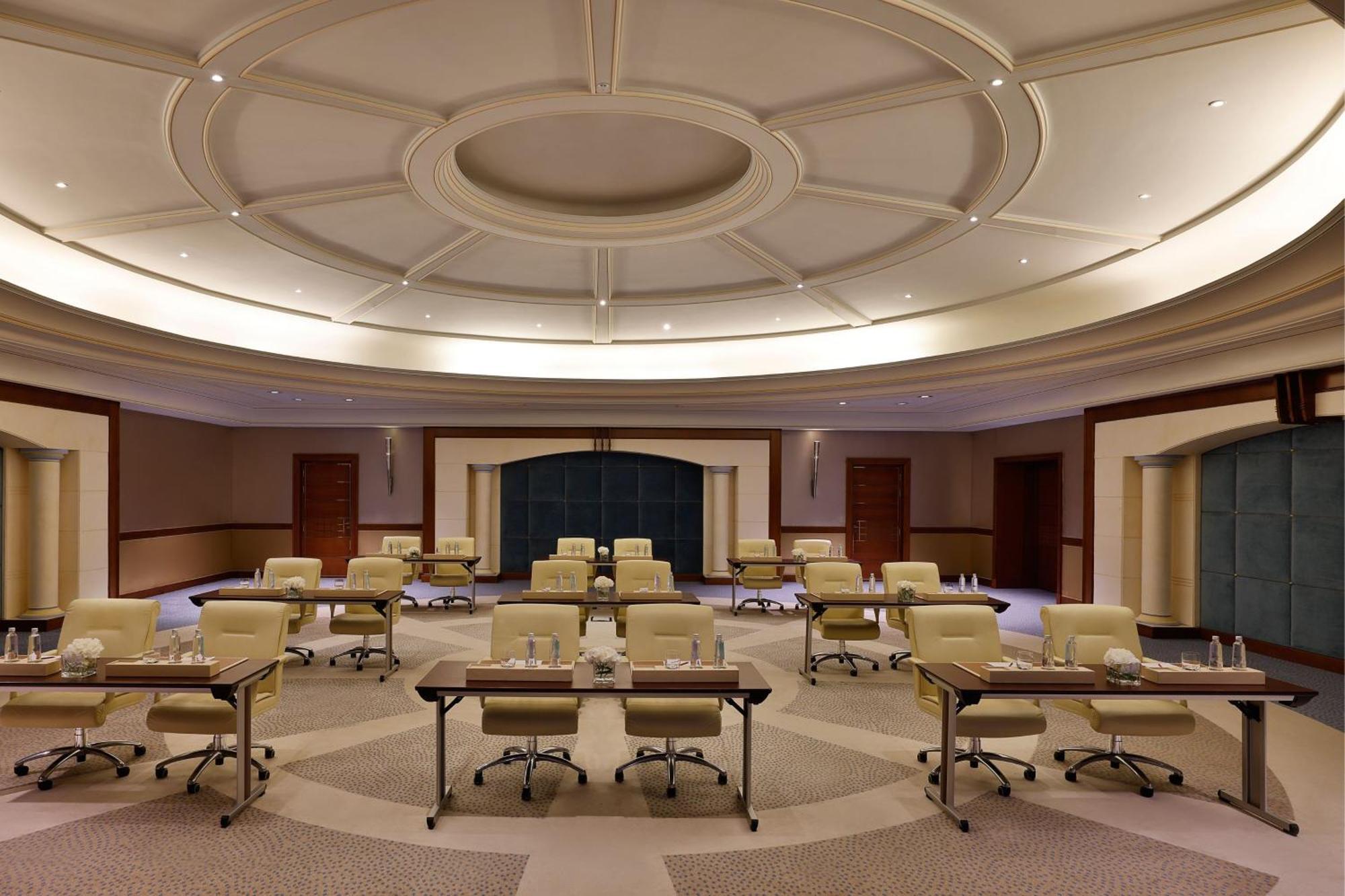 Hotel The Ritz-Carlton Dschidda Exterior foto Meeting room