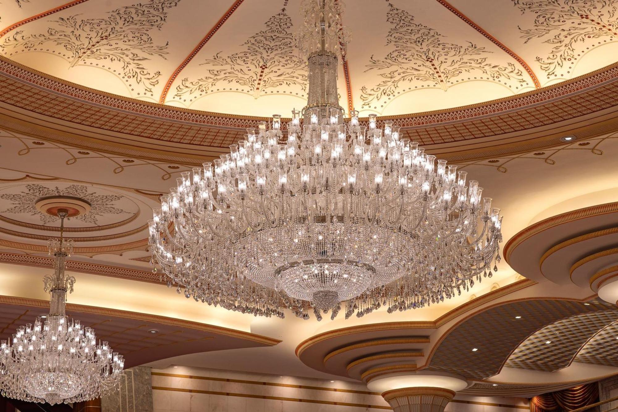 Hotel The Ritz-Carlton Dschidda Exterior foto A chandelier