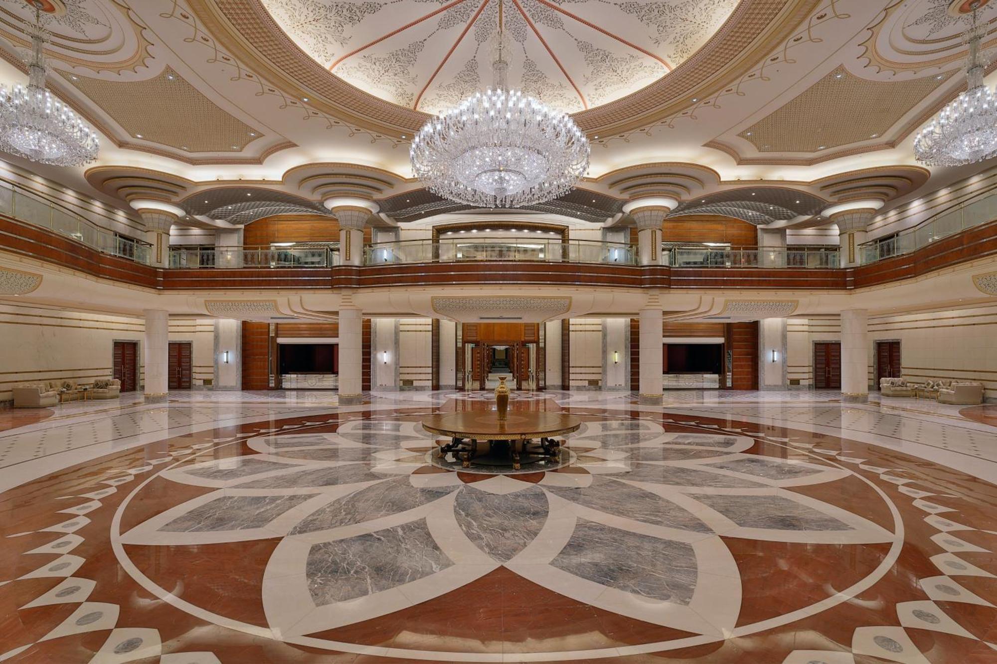 Hotel The Ritz-Carlton Dschidda Exterior foto The lobby of the hotel