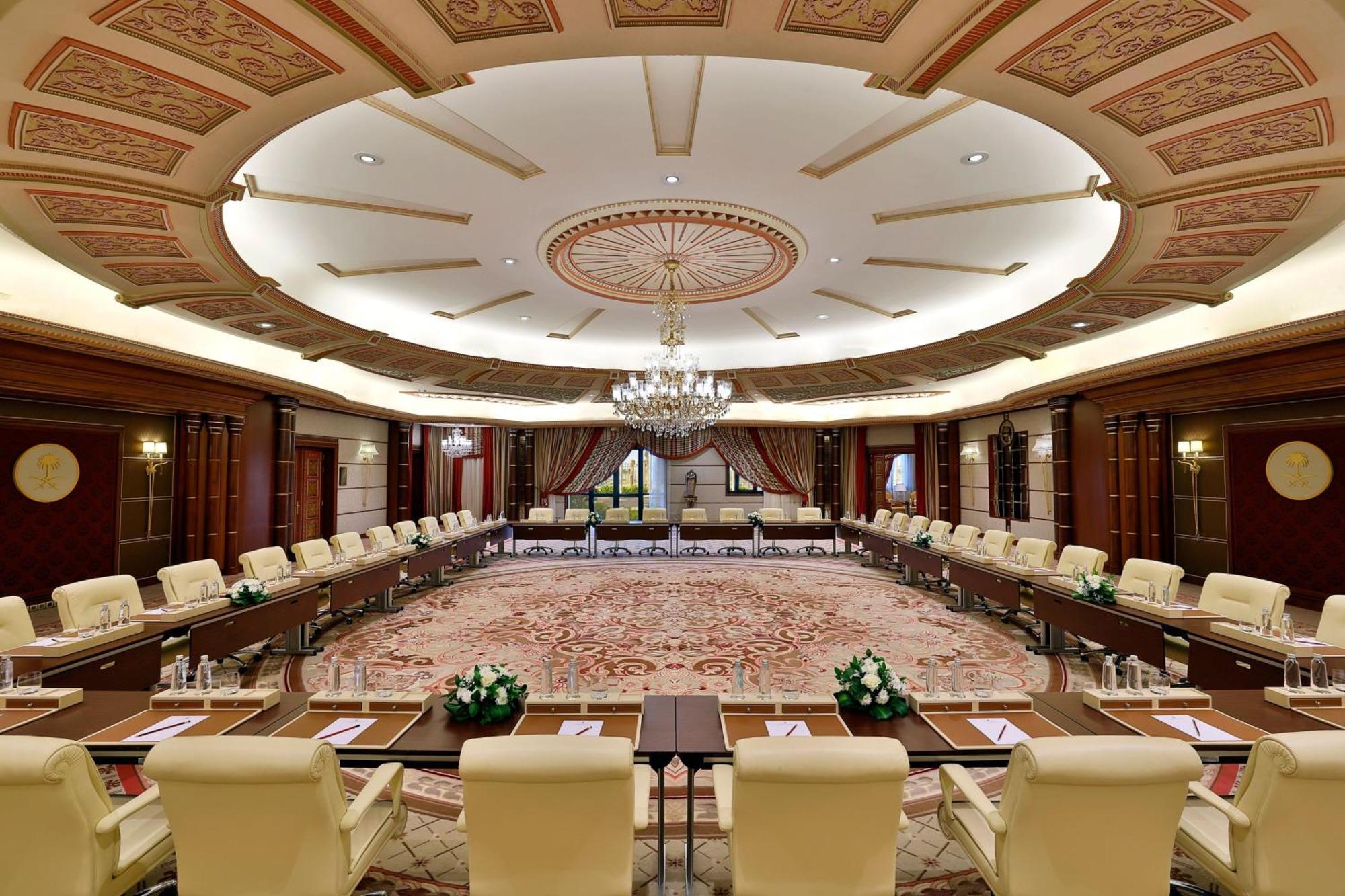 Hotel The Ritz-Carlton Dschidda Exterior foto The meeting room of the National Assembly