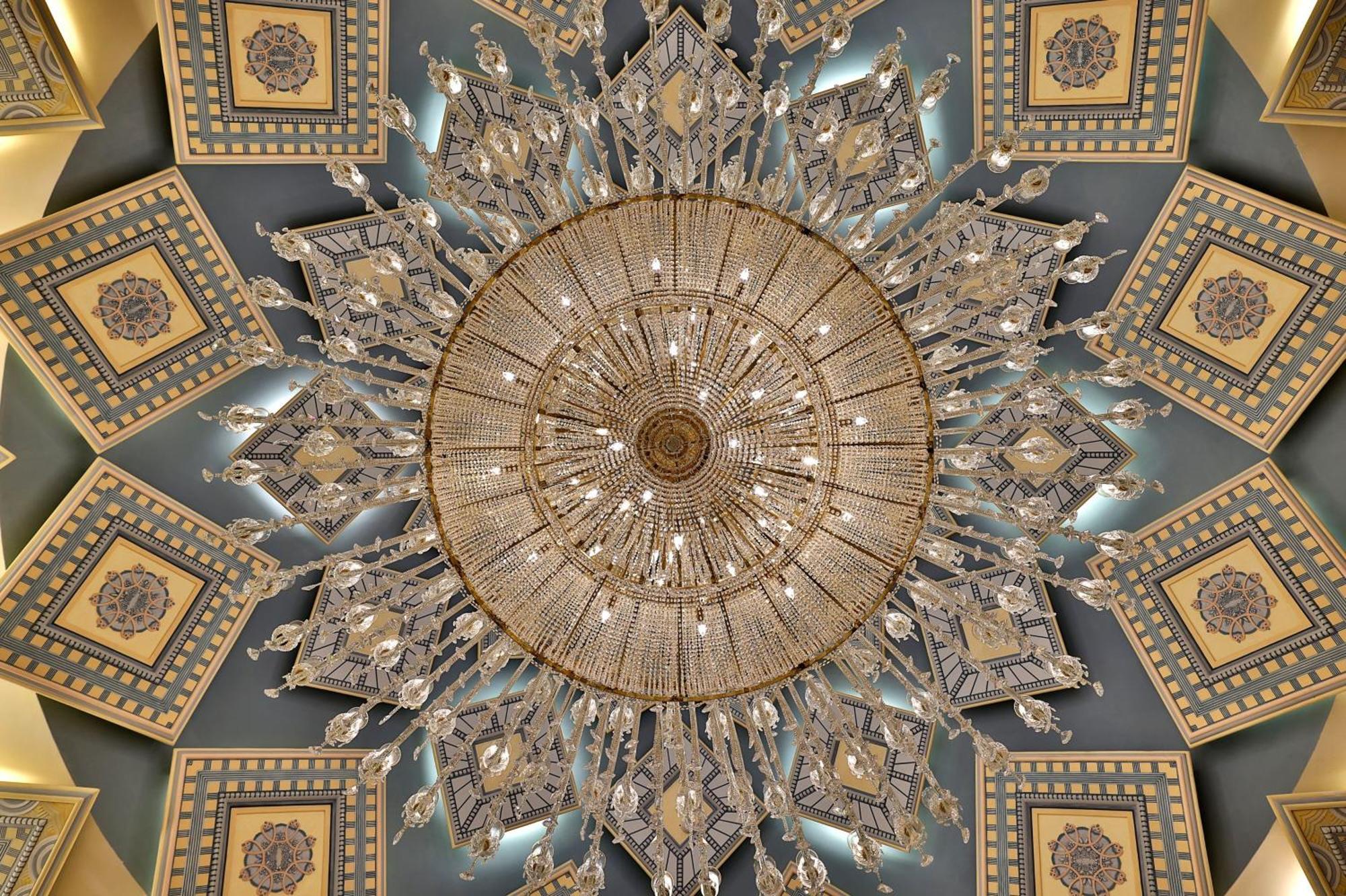 Hotel The Ritz-Carlton Dschidda Exterior foto The ceiling of the main hall