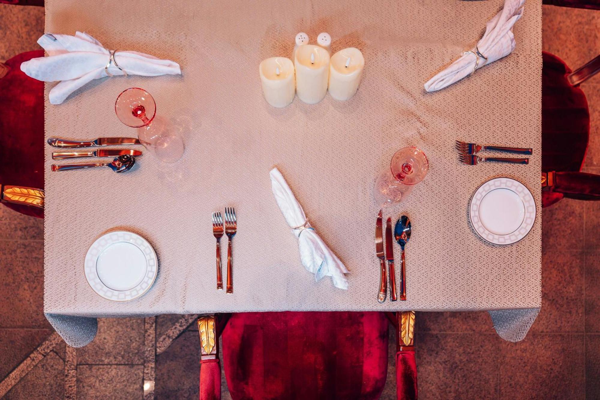 Hotel The Ritz-Carlton Dschidda Exterior foto A place setting